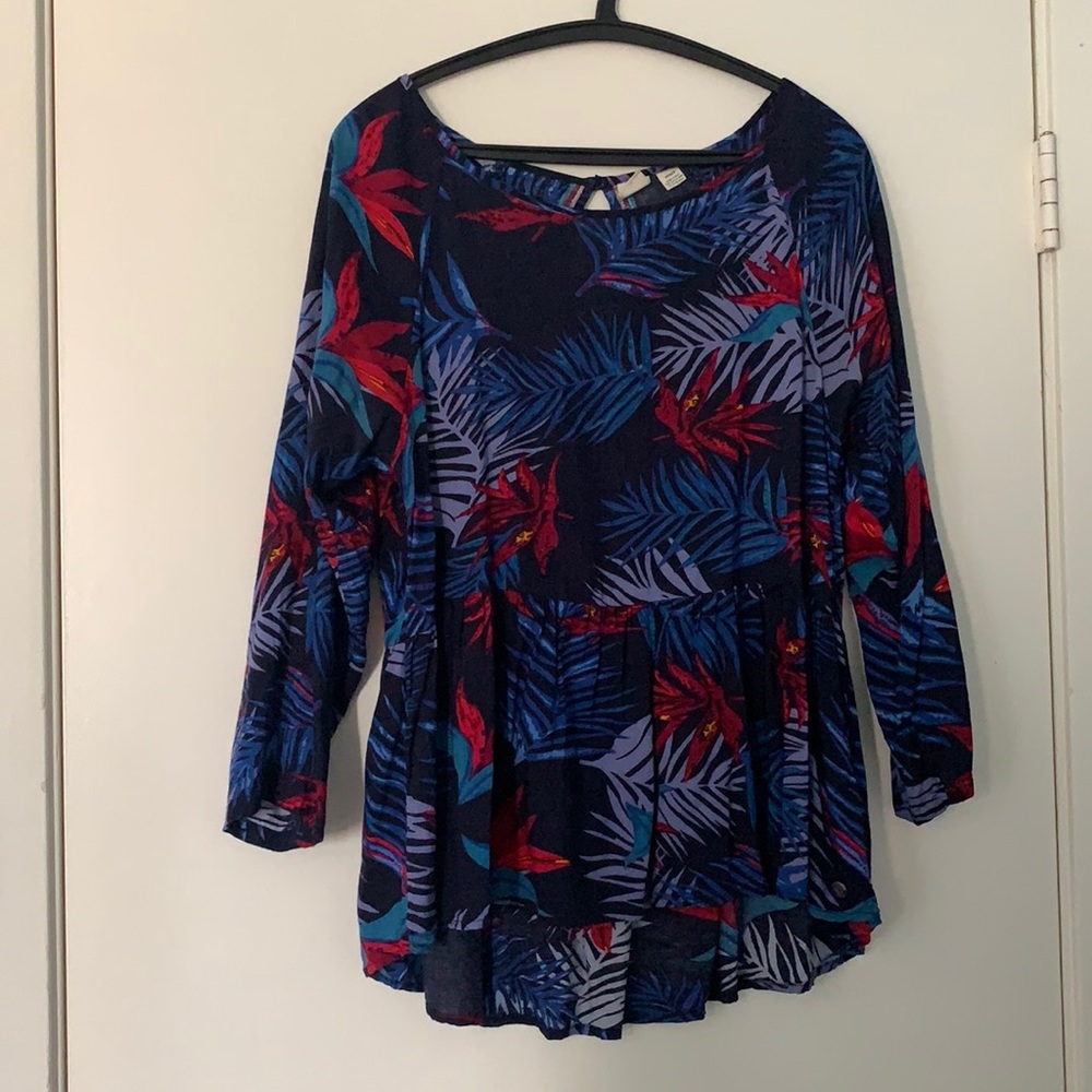 Roxy tropical floral hi-lo cut top with keyhole